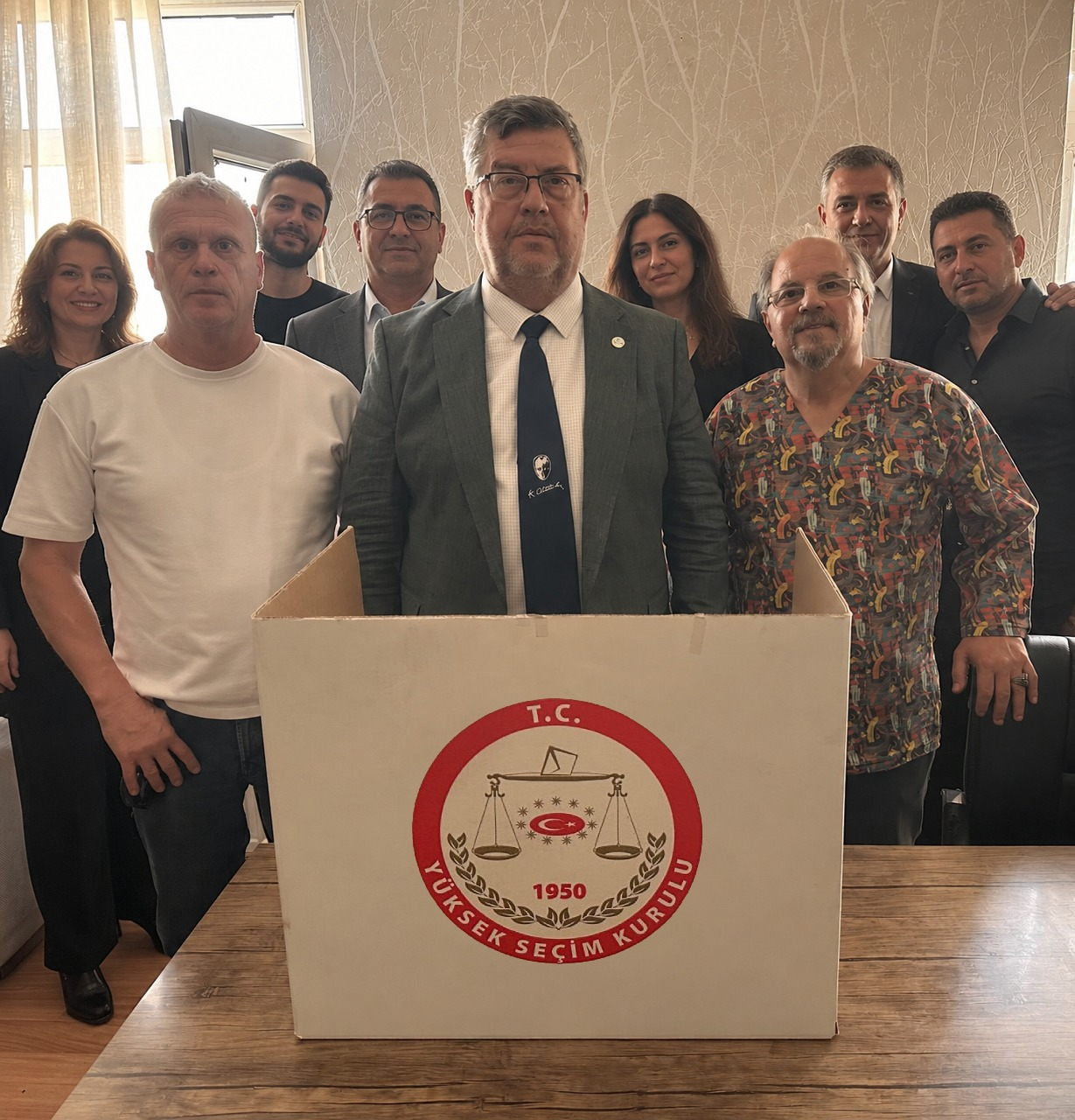 Kongremizde seçim sandığı başında.
